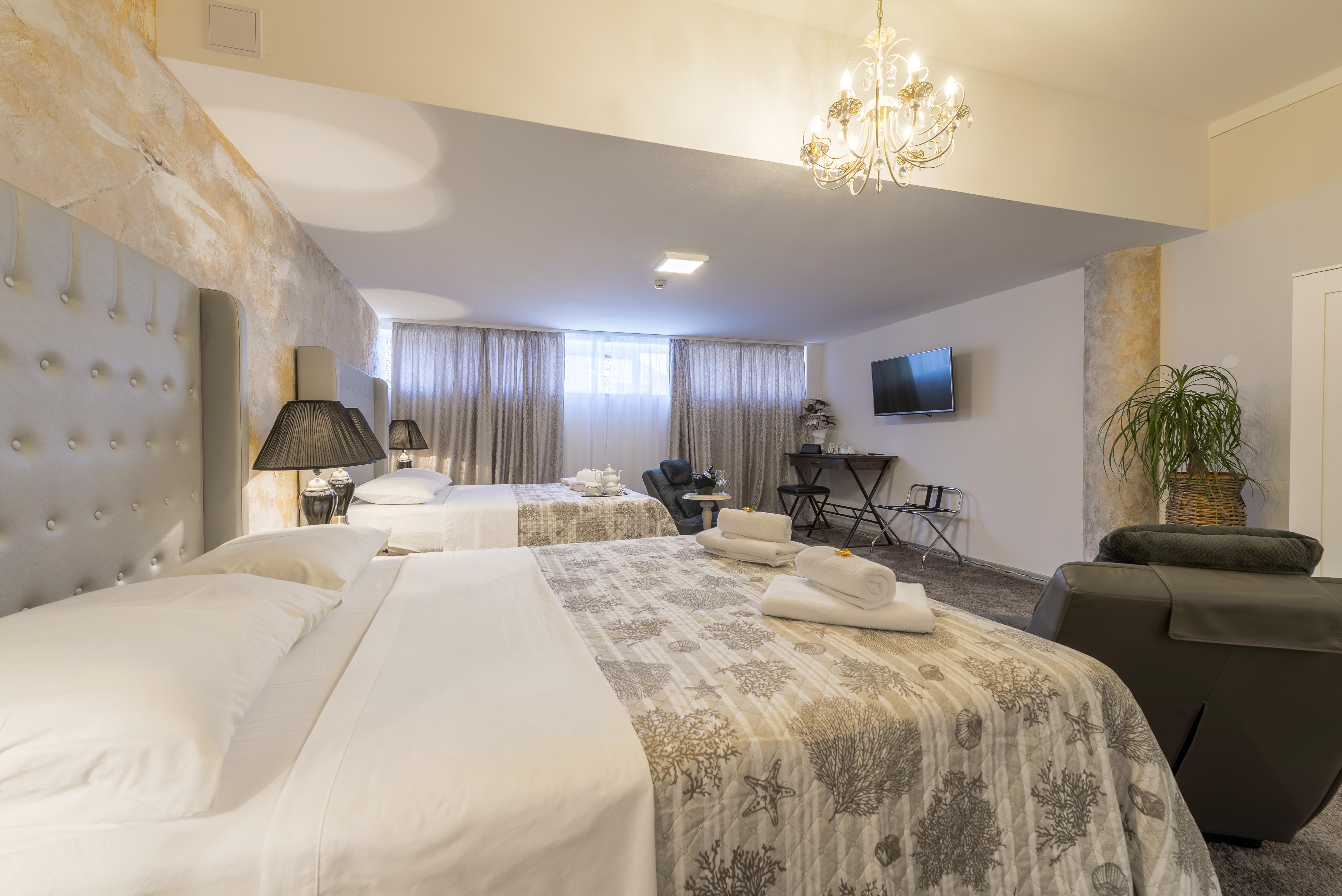 พรีมา ลูเซ ดาวน์ทาวน์ - เอ็มเอจี เควนต์ แอนด์ เอเลแกนต์ บูติก โฮเทล Hotel สปลิท ภายนอก รูปภาพ