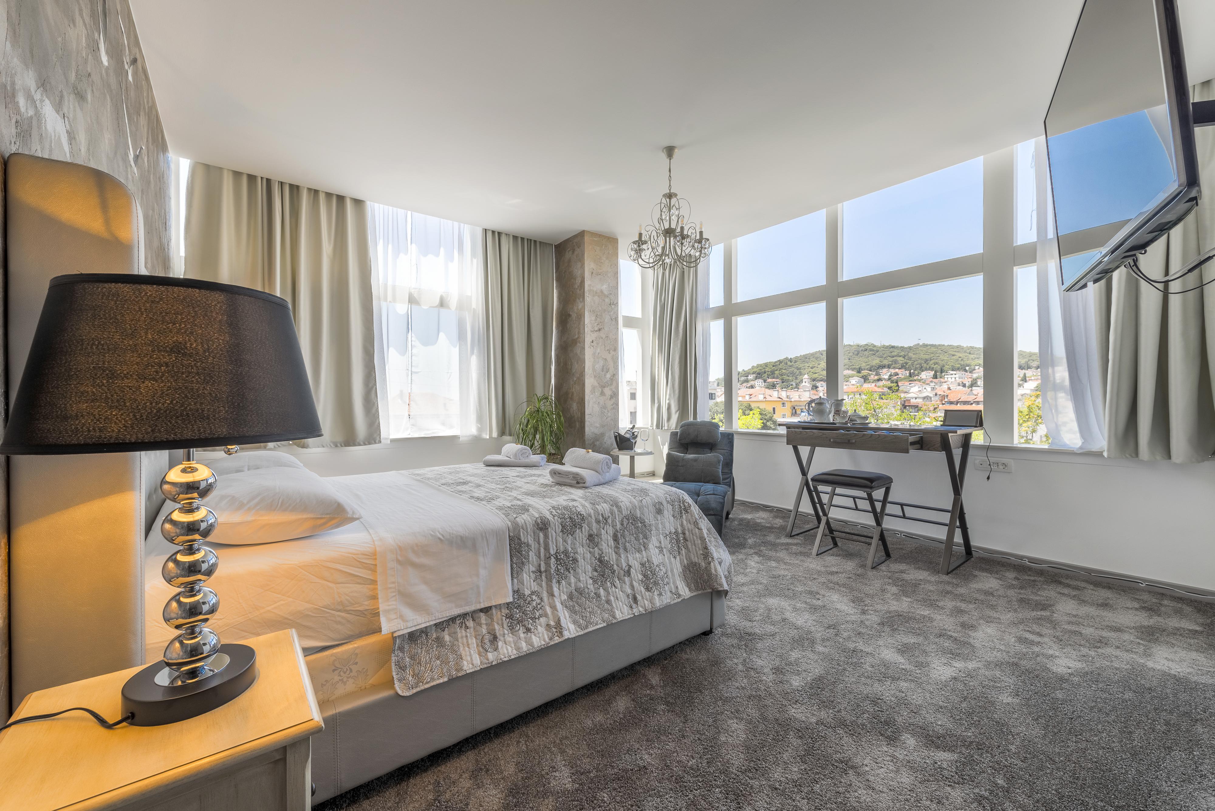 พรีมา ลูเซ ดาวน์ทาวน์ - เอ็มเอจี เควนต์ แอนด์ เอเลแกนต์ บูติก โฮเทล Hotel สปลิท ภายนอก รูปภาพ